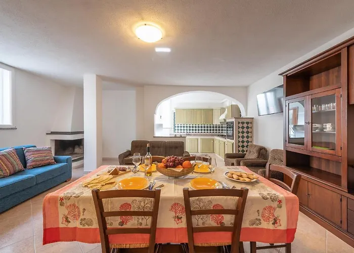 In 34685 Βίλα Cala Gonone